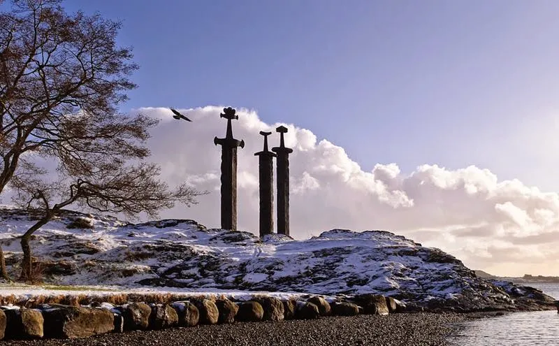 Sverd i fjell (Swords in Rock)