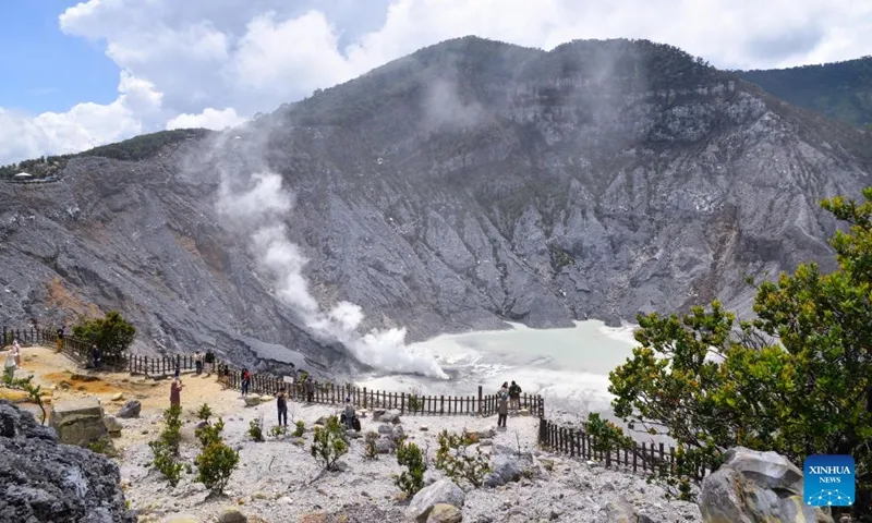 Tangkuban Perahu