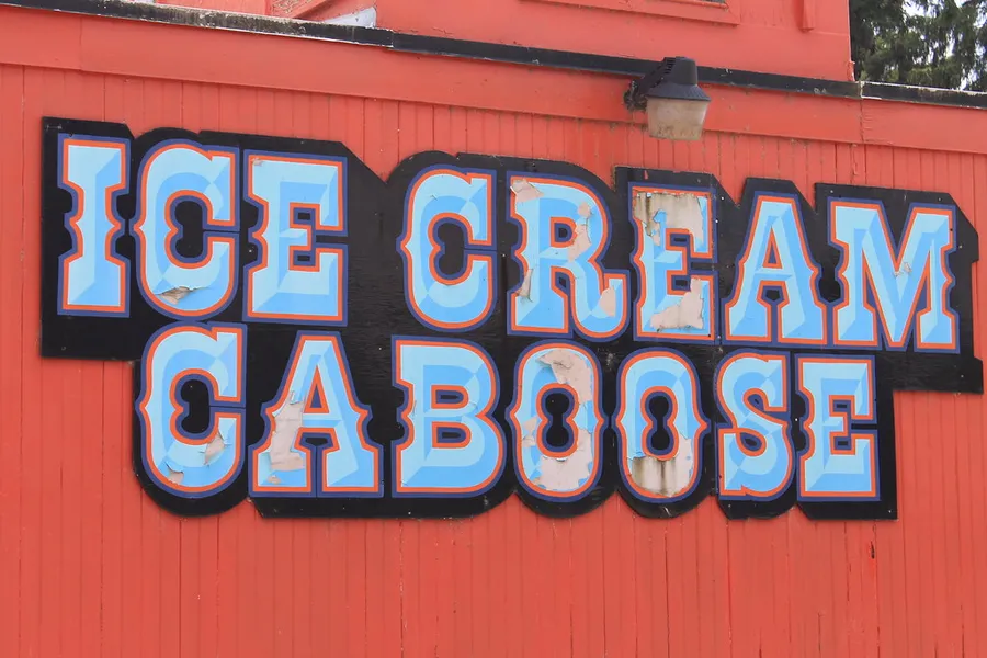 The Loose Caboose Restaurant & Ice Cream