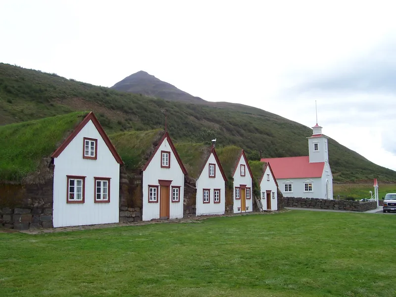 The Old Farmhouse Laufas
