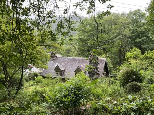 The Ugly House (Ty Hyll)