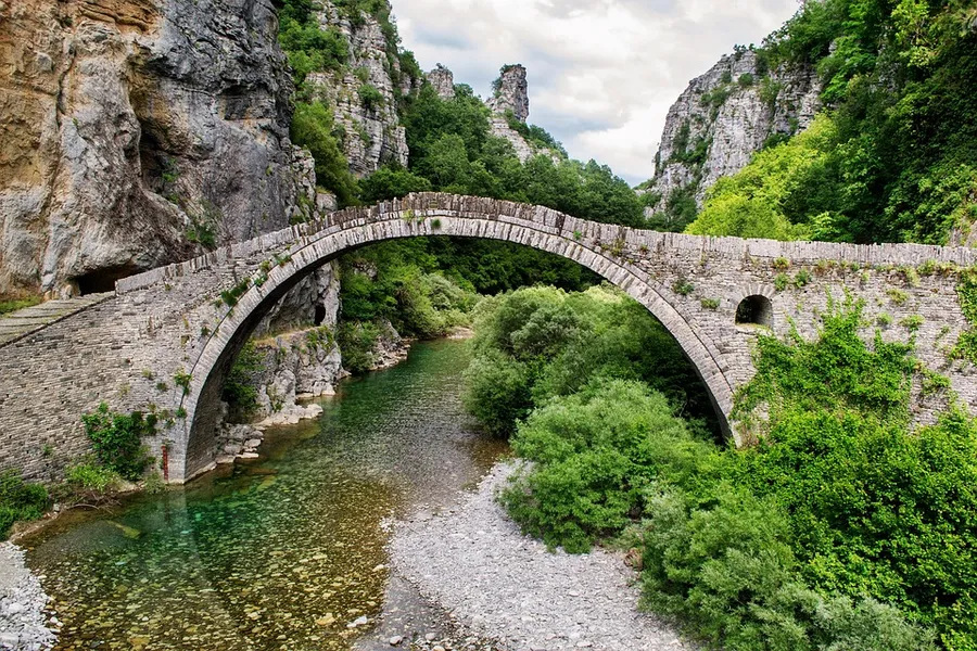 The stone bridge of Vothonas
