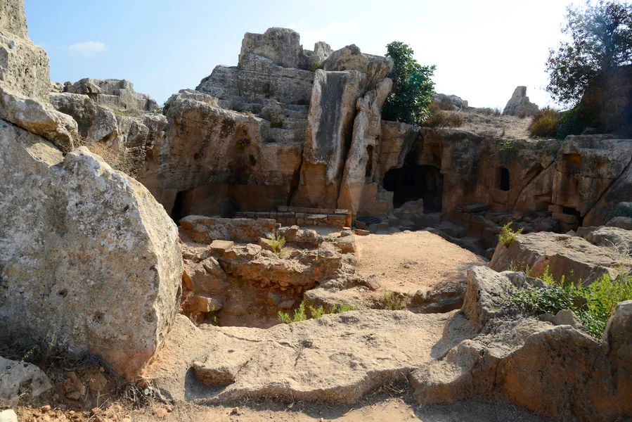 Tombs of the Rohan Family
