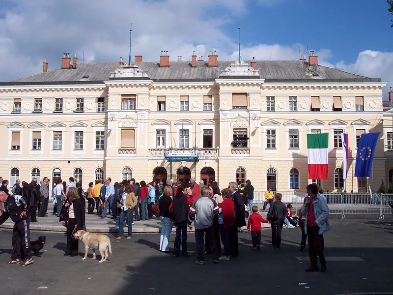 Transalpina Square