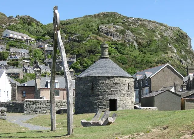 Ty Crwn (The Round House)