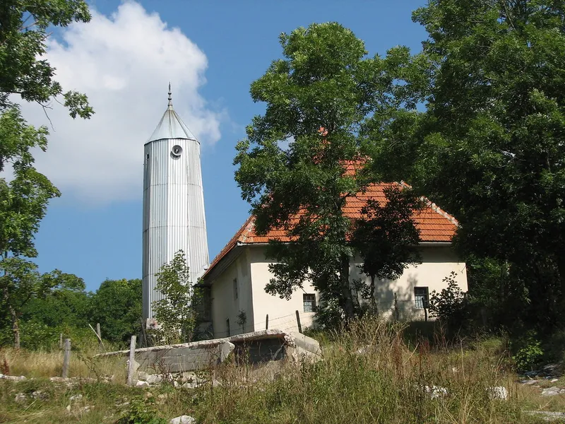 Umoljani Mosque