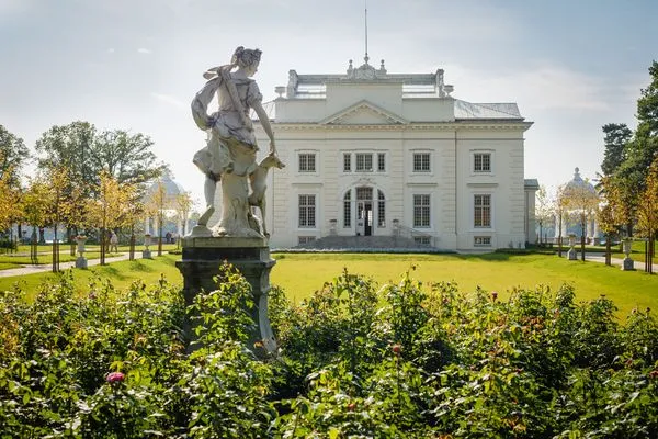 Uzutrakis Manor Estate