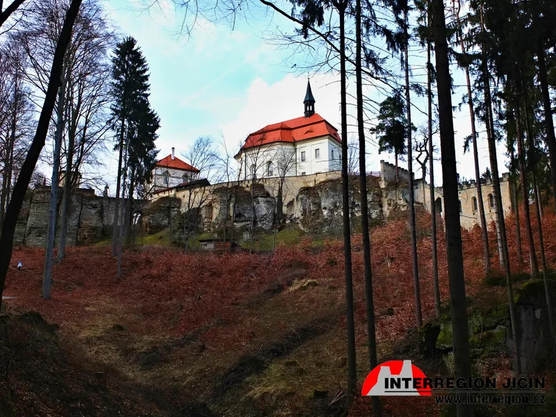 Valdštejn Loggia