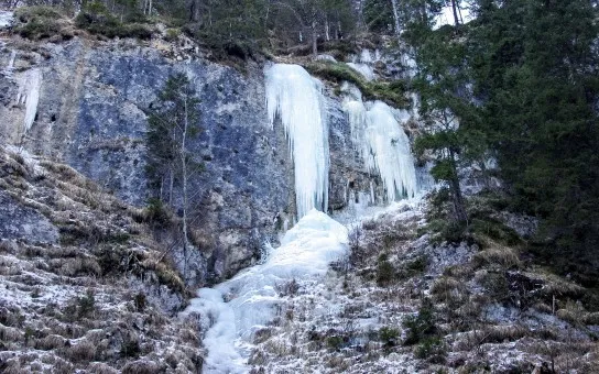 Valdaora di Sotto Waterfall