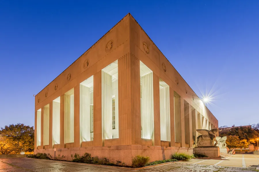 Veterans Memorial Hall and Military Museum