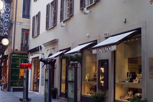 Via Nassa
