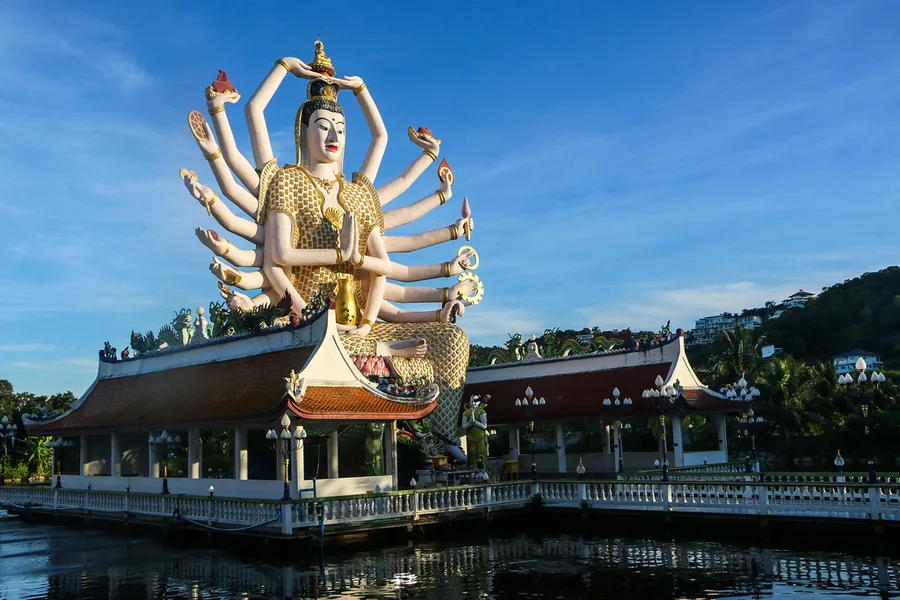 Wat Plai Laem