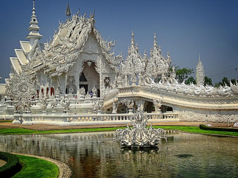 Wat Rong Khun (White Temple)