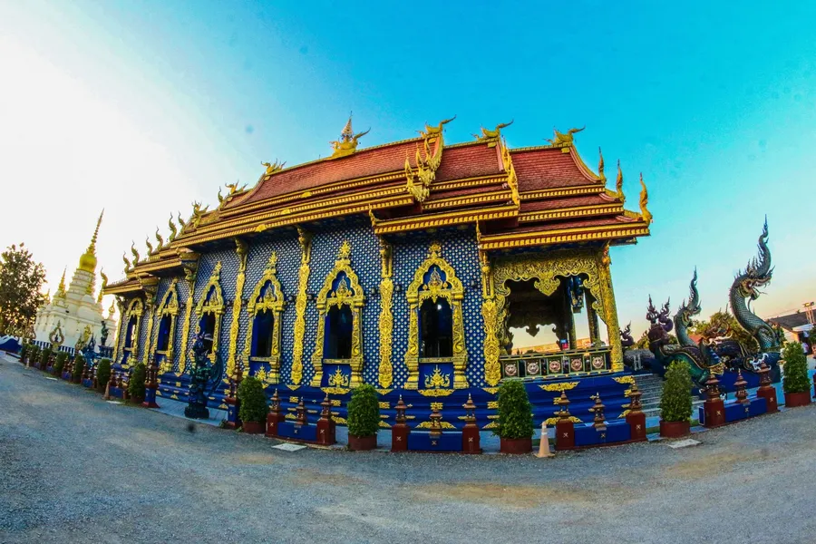 Wat Rong Suea Ten (Blue Temple)
