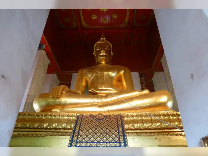 Wihan Phra Mongkhon Bophit