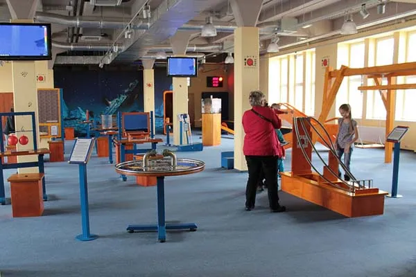 iQLANDIA Science Center